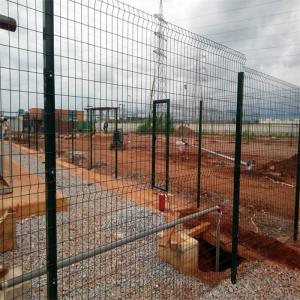 quickly Installation of Wire Welded Mesh Fencing Ral 6005 Dark Green quickly Installation of Wire Welded Mesh Fencing Ral 6005 Dark Green